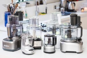 BLACK & DECKER -- FOOD PROCESSOR & BLENDER -- 2 IN ONE (2)